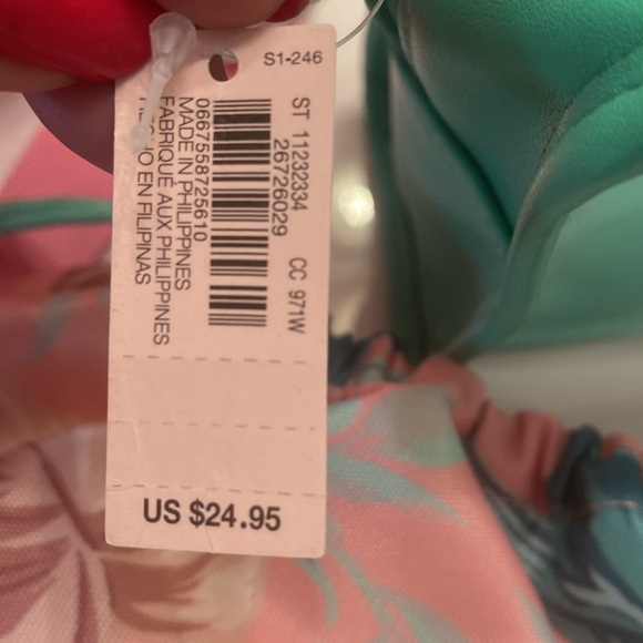 Pink vs quilted duffle bag and travel case with makeup bag - Picture 3 of 12